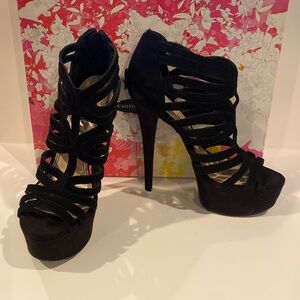 NIB Chinese Laundry size 8 Black Suede like platform heel.